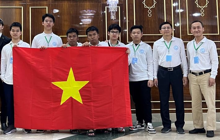 ca-6-hoc-sinh-viet-nam-deu-gianh-huy-chuong-vang-olympic-toan-quoc-te-turkmenistan-lan-thu-2-1745644404.jpg